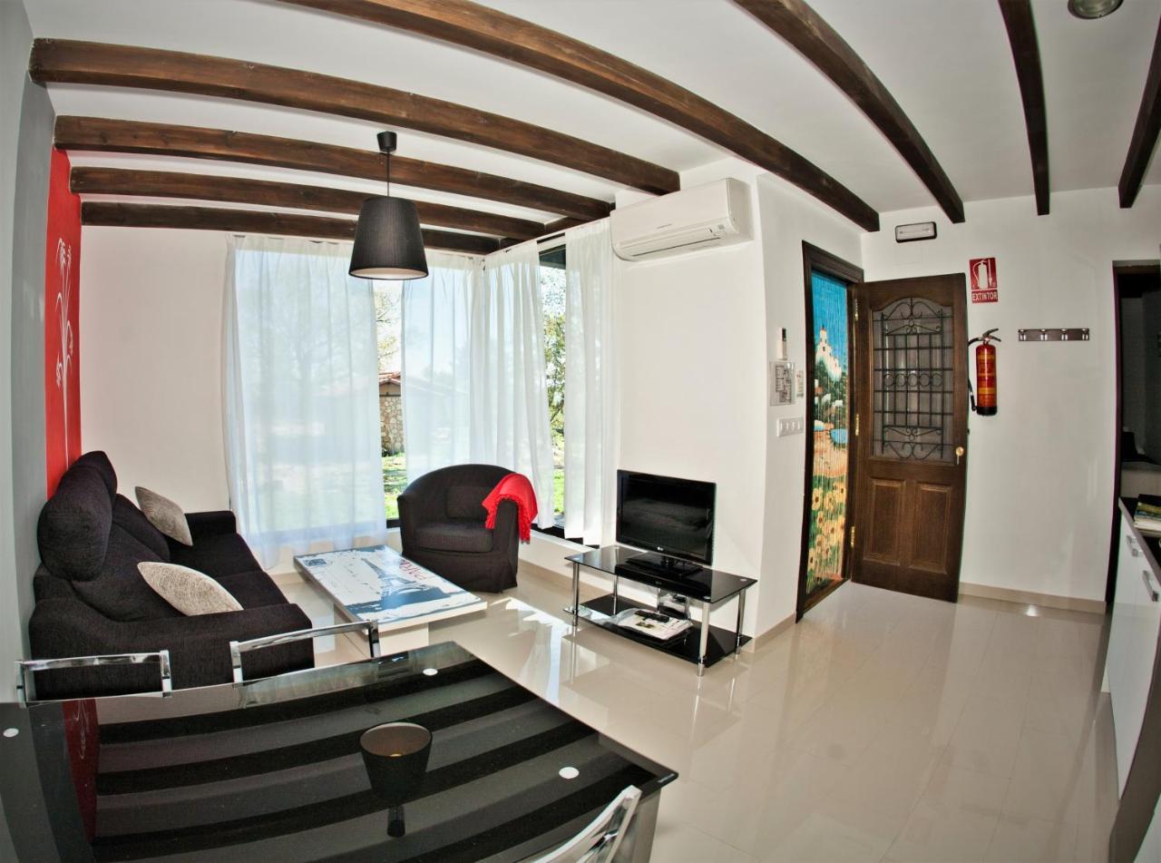 Apartamentos El Roble Valverde de la Vera Екстериор снимка